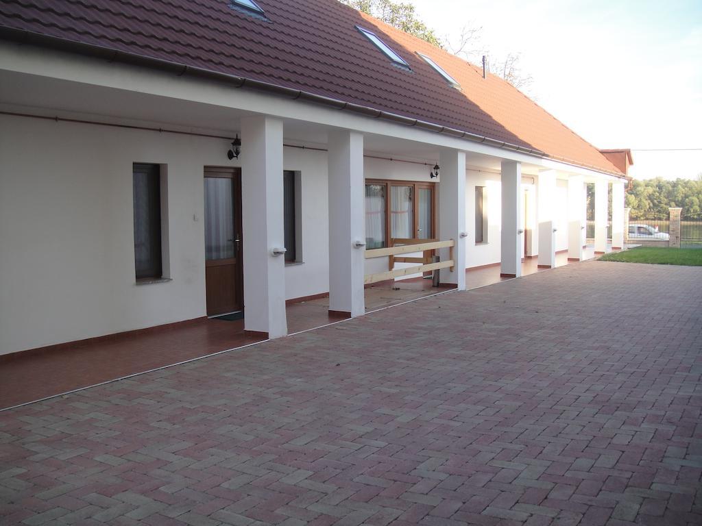 Paks Panzio Hotel Luaran gambar